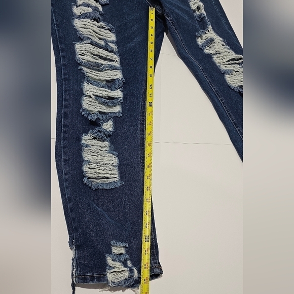 Refuge Denim Distressed High waisted Mom Jeans Size 13 - Picture 11 of 12